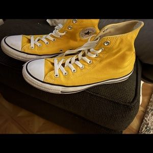 Newly used converse (perfect condition)